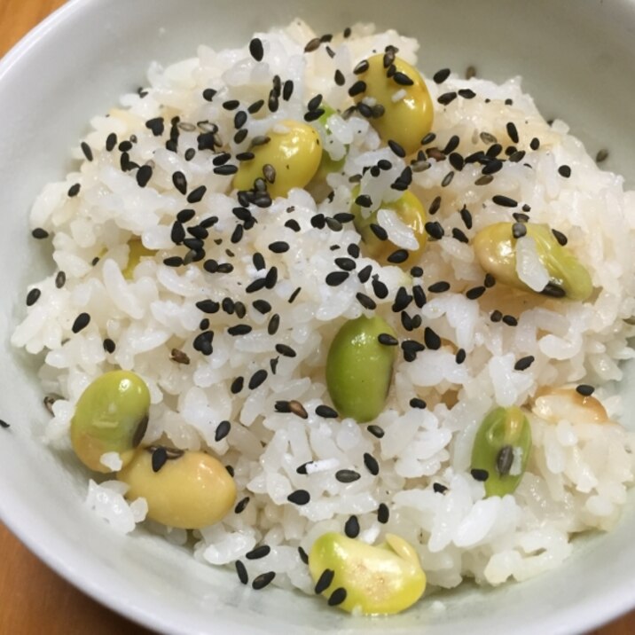 枝豆から大豆へ！カラフル豆ごはん